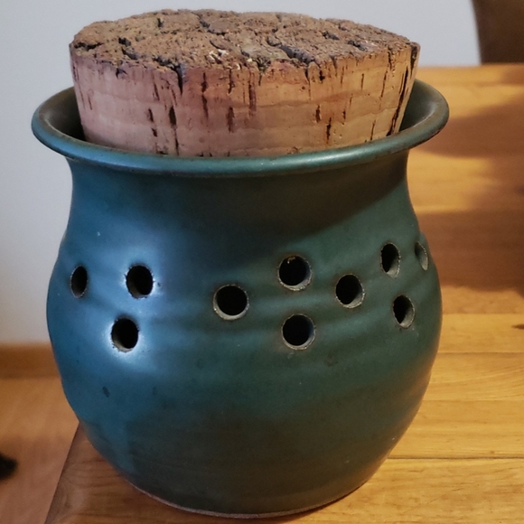 None Accents Garlic Mushroom Pot Stoneware Handmade 5x45 Euc Poshmark